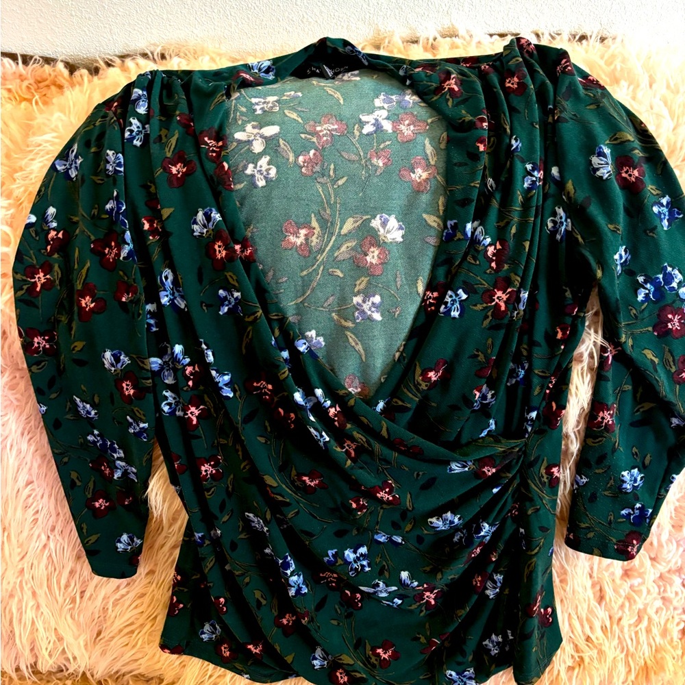 41 Hawthorn Henri Green Floral Surplice Top L